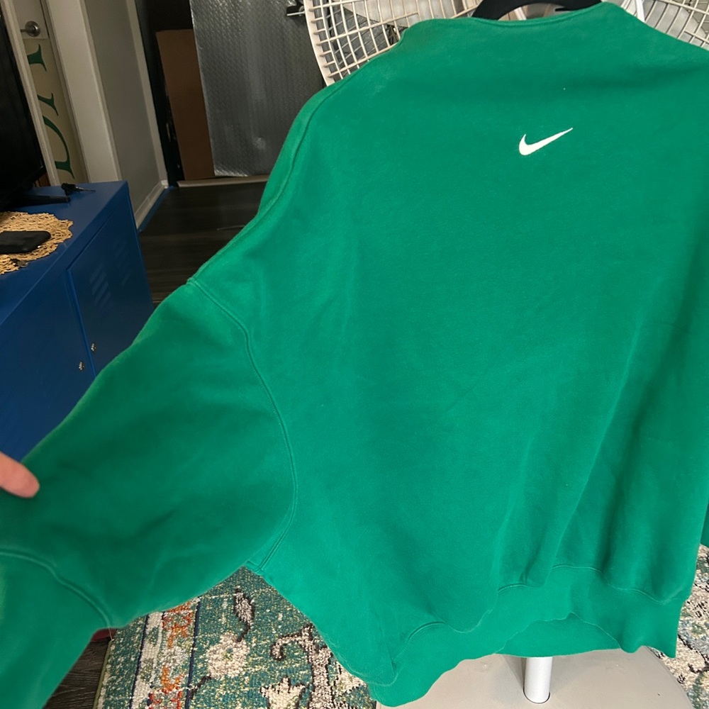 Nike Green Crewneck Sweater with Iconic Swoosh